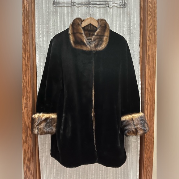Tally-Ho Outerwear Soft Black Long Sleeve Faux Fur Button Front Coat size M - Picture 8 of 12